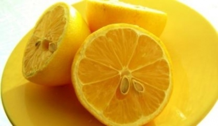 Rozkrojené žluté citrony