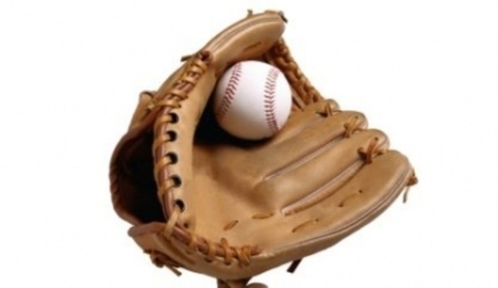 Baseballová rukavice s míčkem