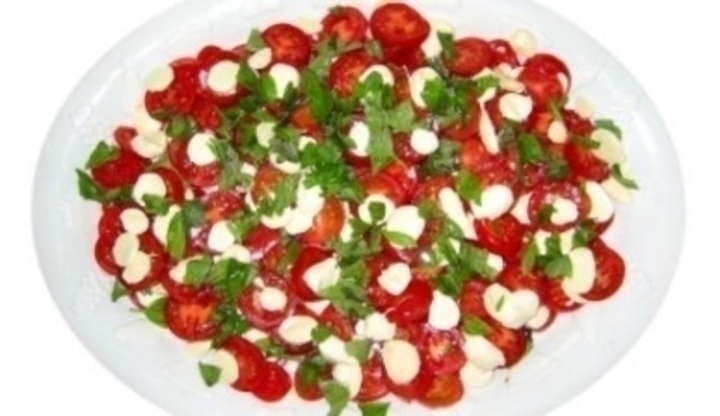 Rajčata s mozzarellou a bazalkou 