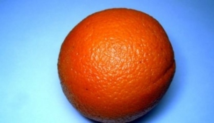 Velký zralý pomeranč