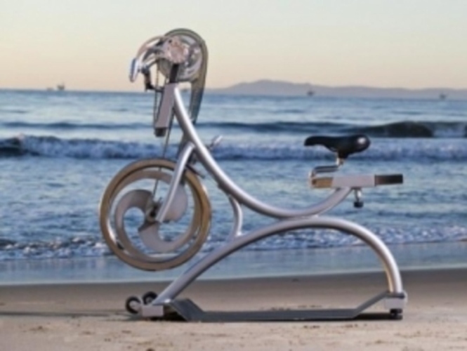 Speciální kolo na kranking stojící na pláži