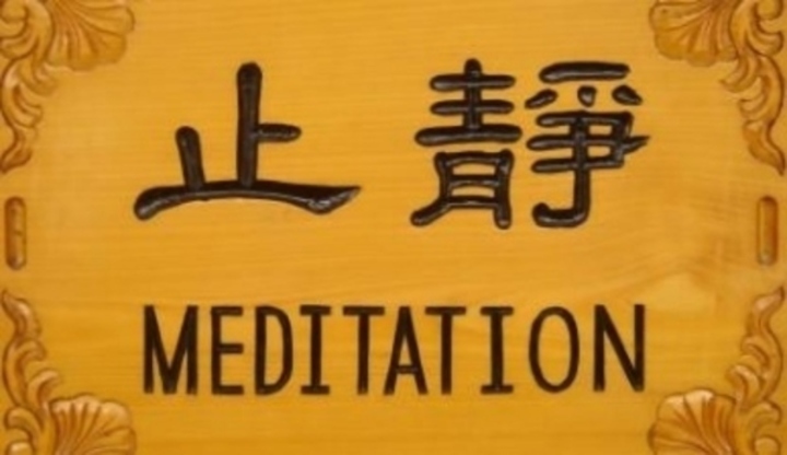 Žlutá cedule meditace