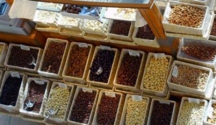 Výběr sušeného ovoce,oříšků a  různých bio výrobků 