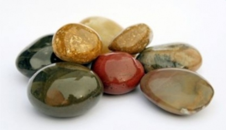 Barevné lesklé kameny