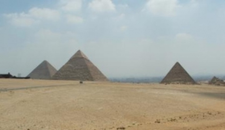 Pyramidy v dálce 
