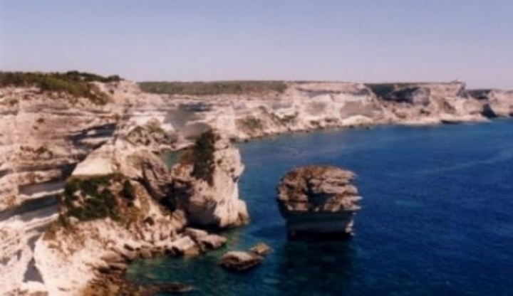 Kamenité útesy v Korsice 