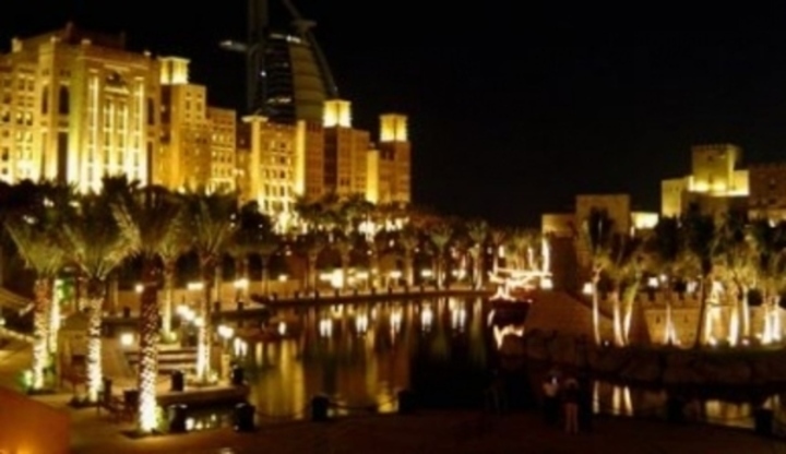 Město Dubai v noci 