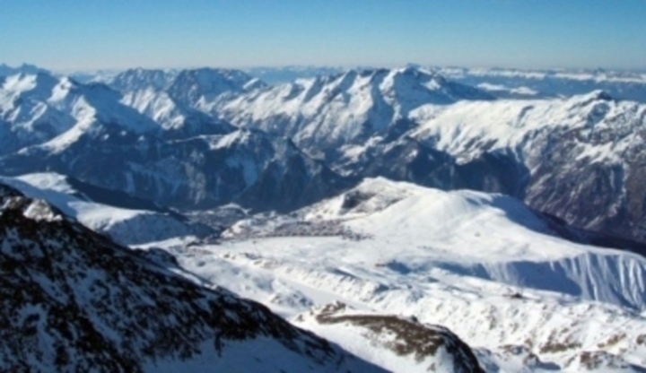 Zasněžené rakouské Alpy