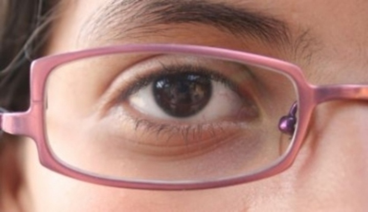 Brýlové obroučky na očích 