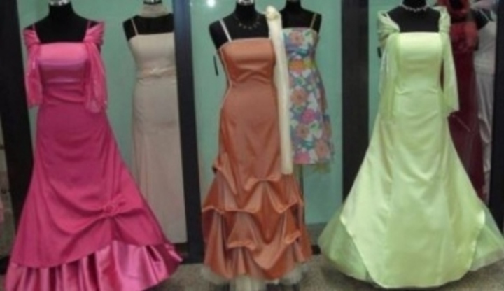 Plesové šaty různých barev