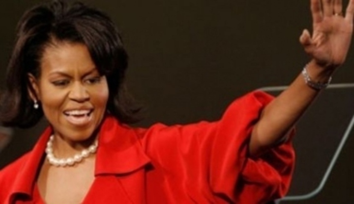 Mávající Michelle Obama