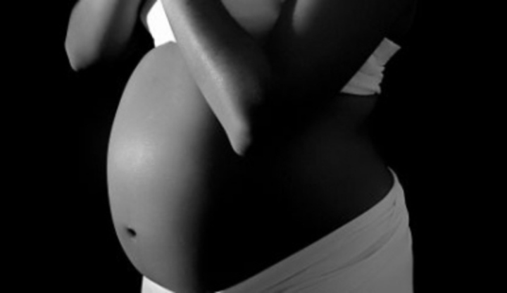 Břicho těhotné ženy