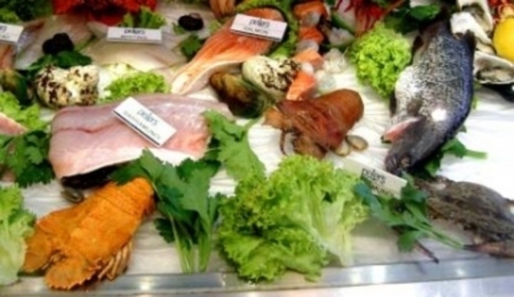 Salát s rybami a mořskými plody 