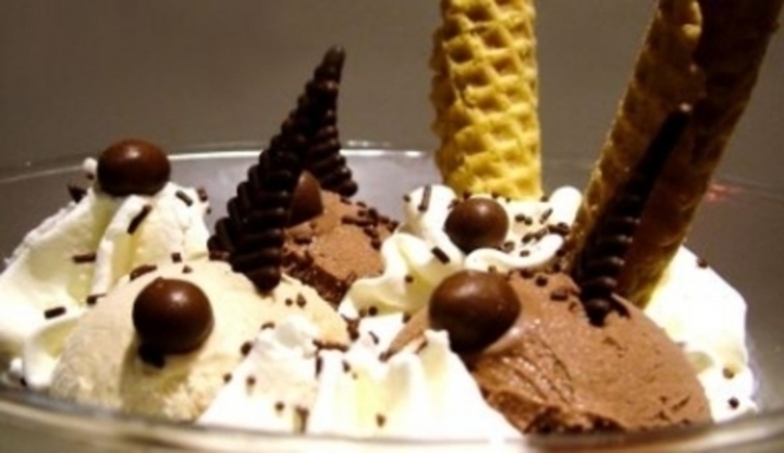 Zmrzlina s čokoládou a oplatkami 