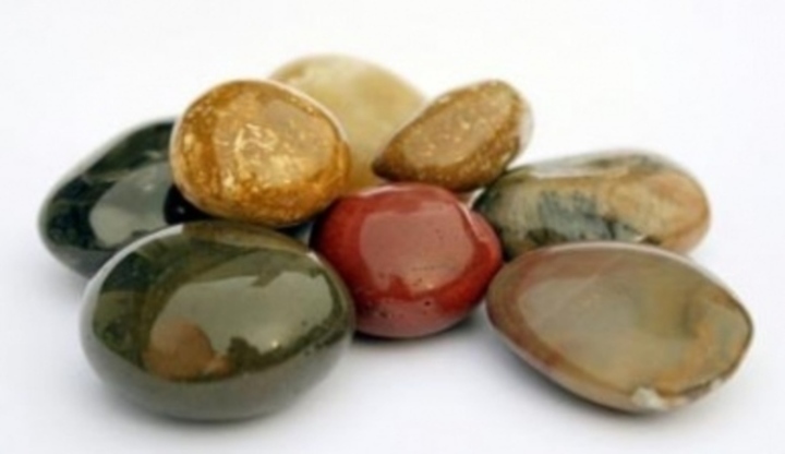 Barevné lesklé kameny 