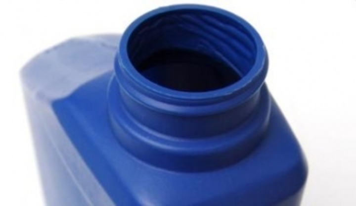 Hrdlo modré plastové nádoby 