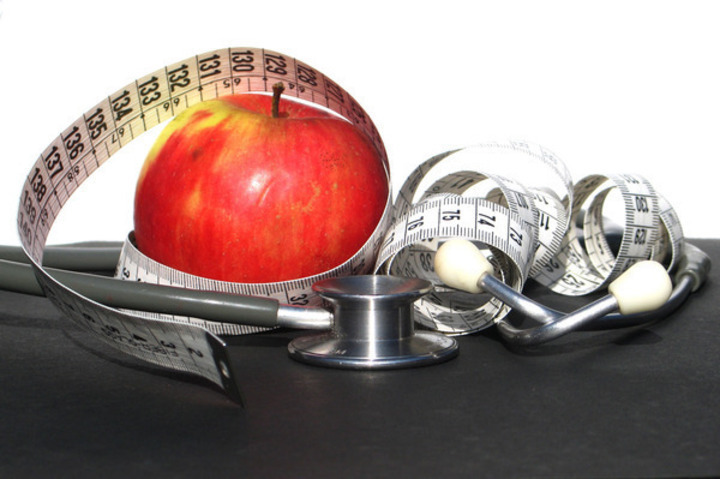 Stetoskop s jablkem omotaným metrem