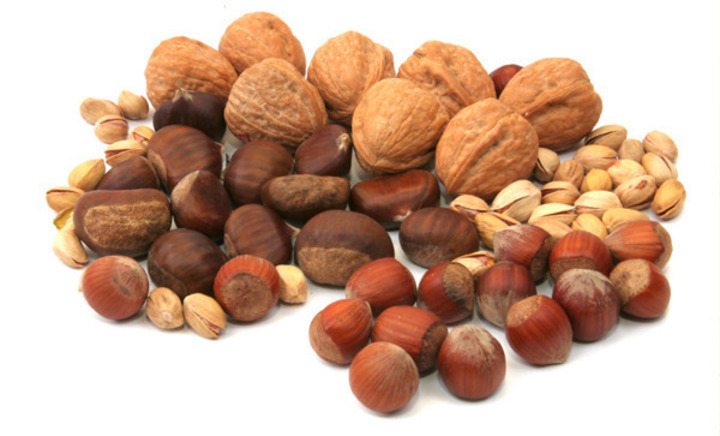 Různé druhy ořechů 