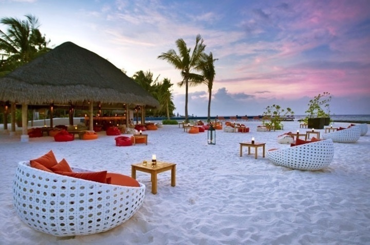 Bar na pláži v Maledivách 