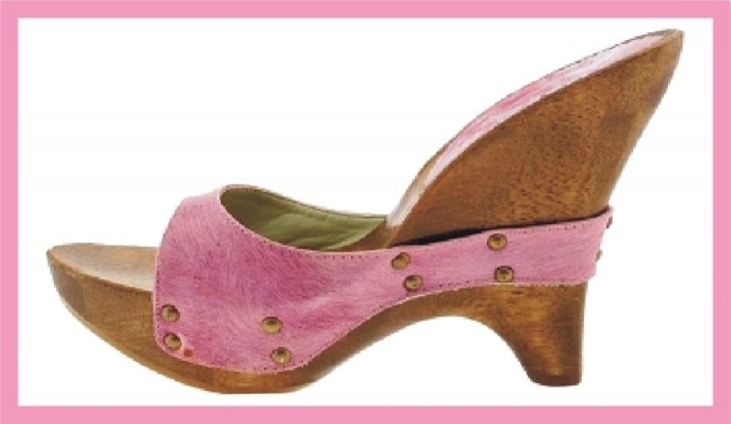 Růžová dřevěná bota s podpadkem